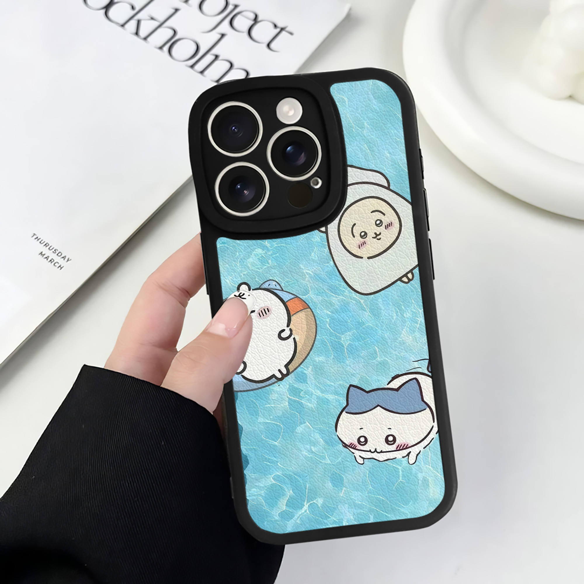 （画像用） ちいかわ Chii-kawa 【iPhone 16シリーズ対応】シリコンスマホケース（レザー調） 材質：シリコン